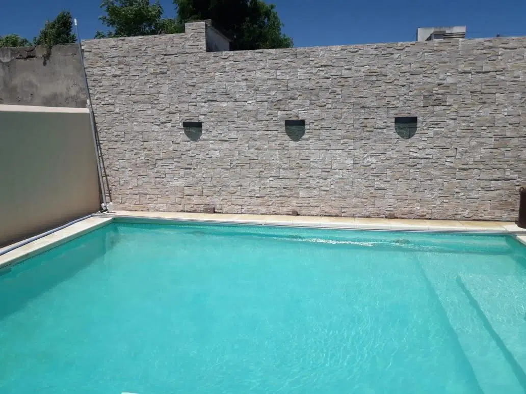 Casa en venta - 3 Dormitorios 2 Baños - Local - 333Mts2 - Bragado 2