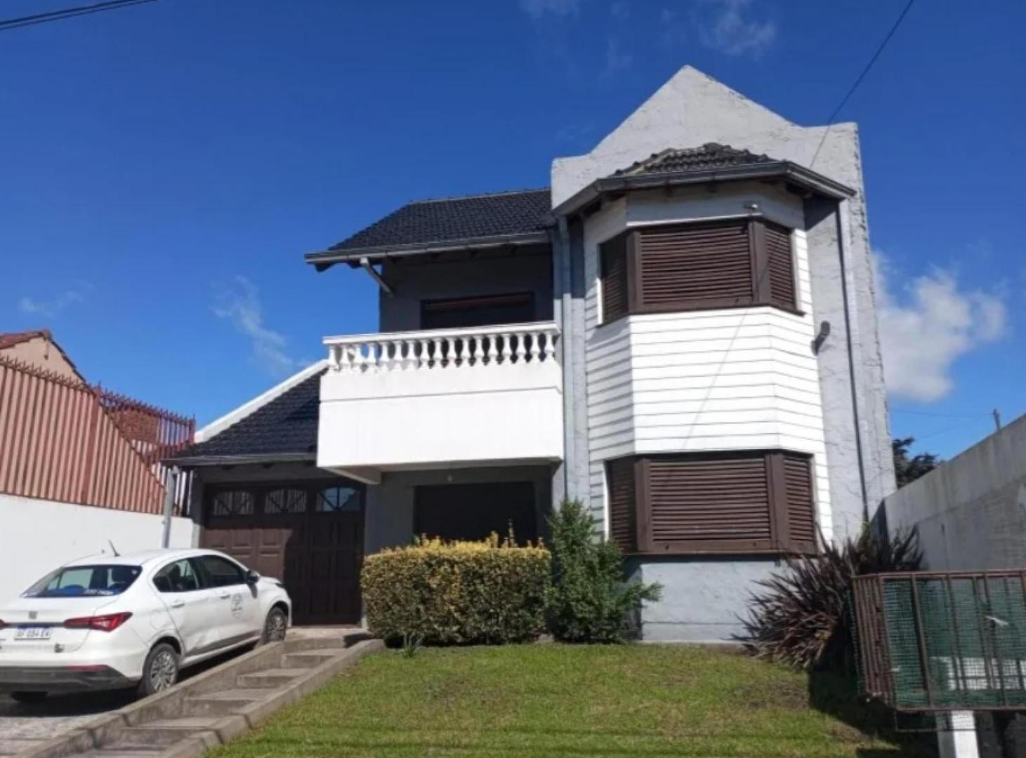 Casa en venta - 4 Dormitorios 2 Baños - Punta Mogotes