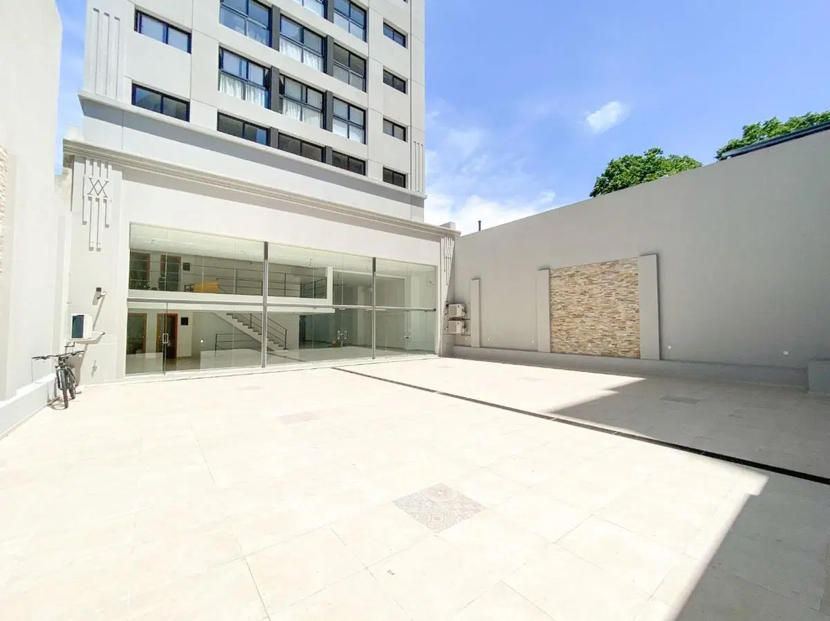 Local comercial en venta - 750tms2 totales - La Plata 4