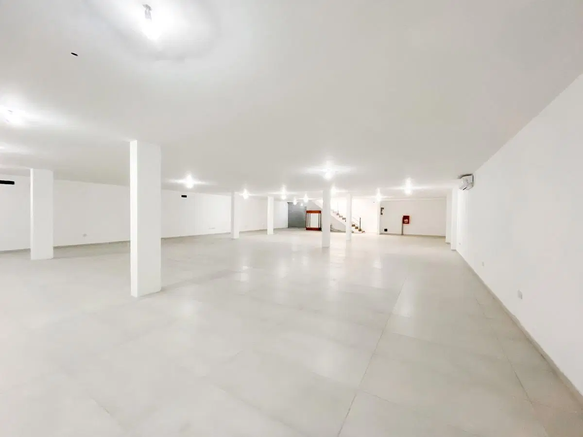 Local comercial en venta - 750tms2 totales - La Plata 2