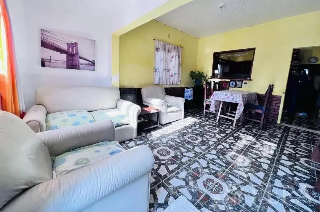 Casa en venta - 3 Dormitorios 1 Baño - Cochera - 300Mts2 - Bernal 3