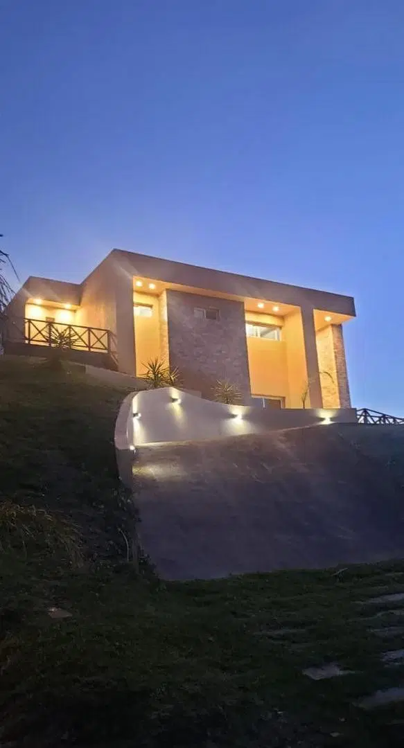 Casa en venta - 4 Dormitorios 7 Baños - Pinamar 1
