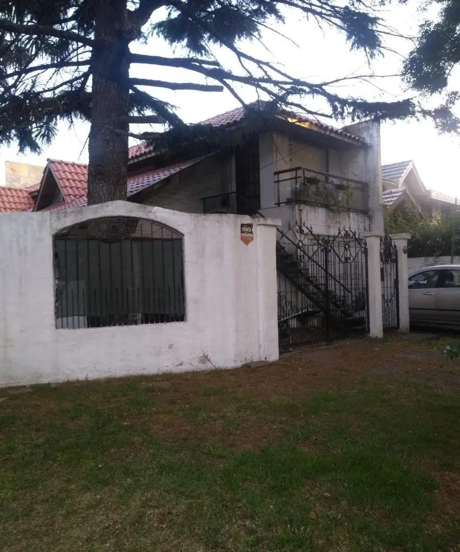 Casa en venta - 4 Dormitorios 3 Baños - 230mts2 - Mar Del Plata 2