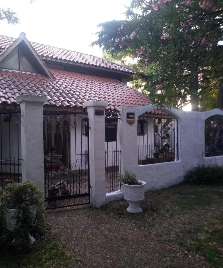 Casa en venta - 4 Dormitorios 3 Baños - 230mts2 - Mar Del Plata 1