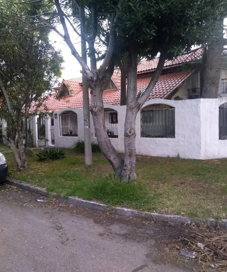 Casa en venta - 4 Dormitorios 3 Baños - 230mts2 - Mar Del Plata 3