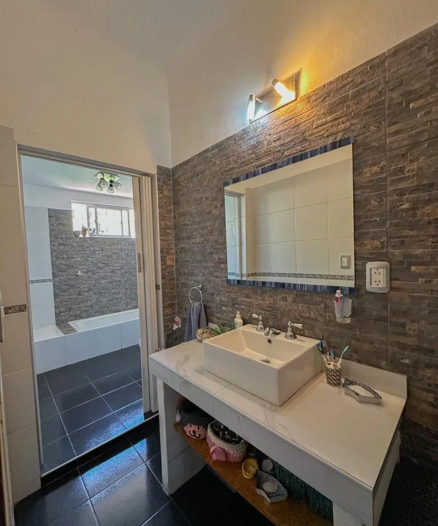 Casa en venta - 2 Dormitorios 1 Baño - El Palomar 8