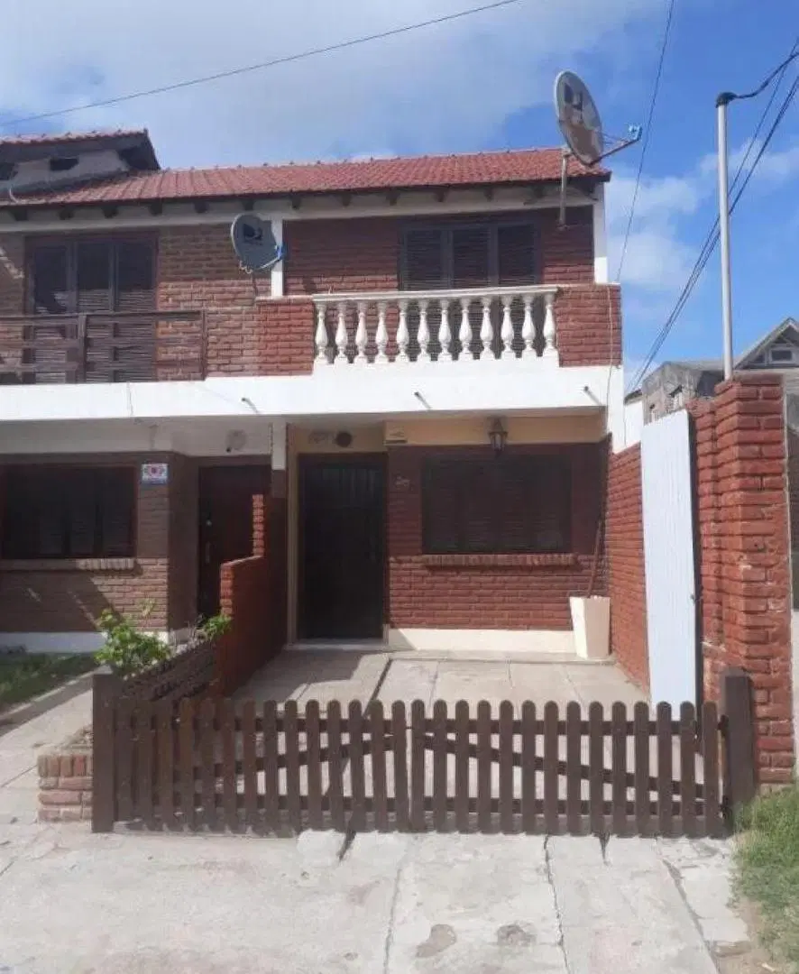 Casa en venta - 3 dormitorios 2 baños - Cochera - 85mts2 - Mar Del Tuyú 1