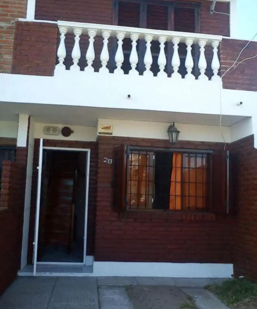 Casa en venta - 3 dormitorios 2 baños - Cochera - 85mts2 - Mar Del Tuyú 4