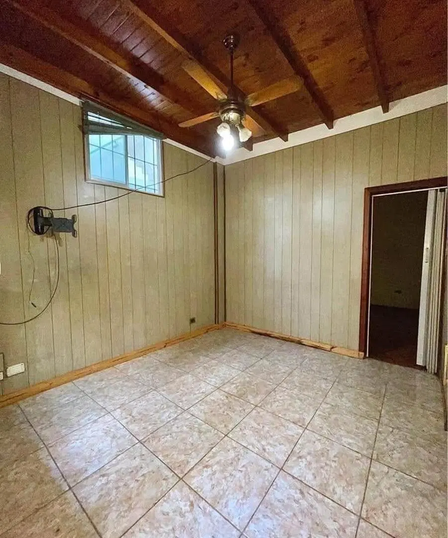 Casa en venta - 1 Dormitorio 1 Baño - Lanús 2