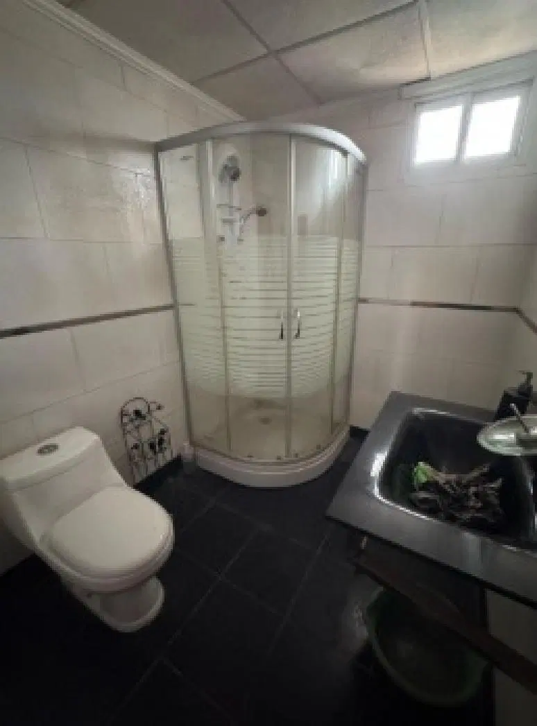 Casa en venta - 5 Dormitorios 2 Baños - Rosario 2