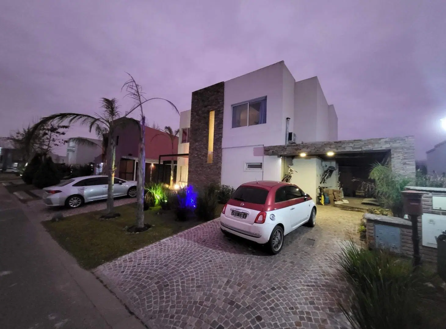 Casa en venta - 5 Dormitorios 3 Baños - Pilar 5