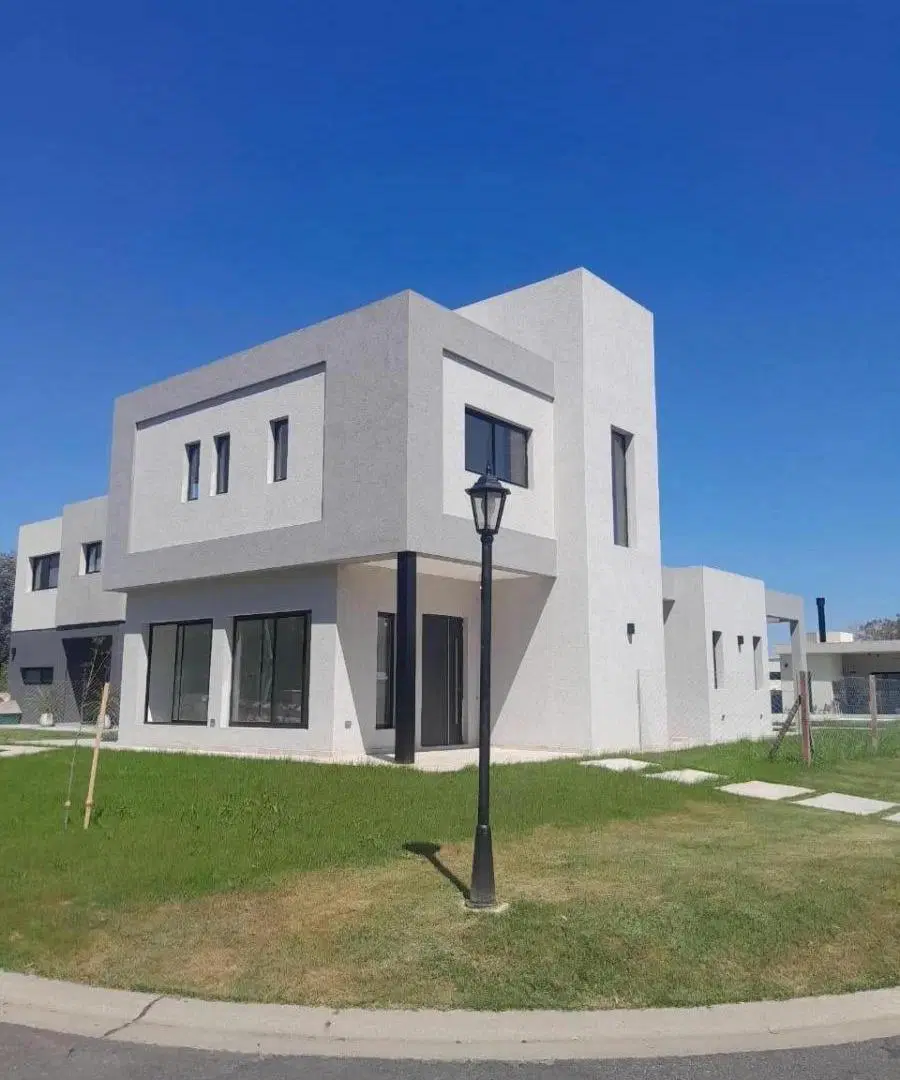 Casa en Venta - 4 Dormitorios 4 Baños - 452mts - Pilar del Este 2