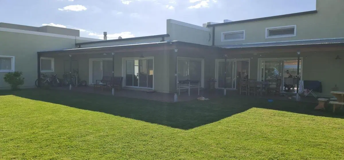 Casa en venta - 3 Dormitorios 3 Baños - Cochera - 1.600Mts2 - Chivilcoy 1