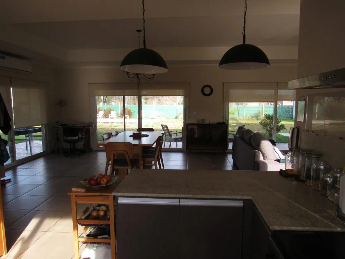 Casa en venta - 3 Dormitorios 3 Baños - Cochera - 1.600Mts2 - Chivilcoy 3