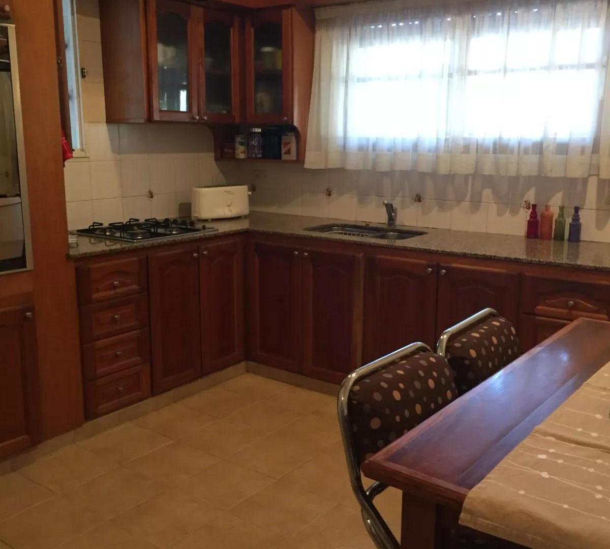 Foto de Casa en venta - 4 Dormitorios 5 Baños - Local - 380Mts2 - Olivos, imagen 3