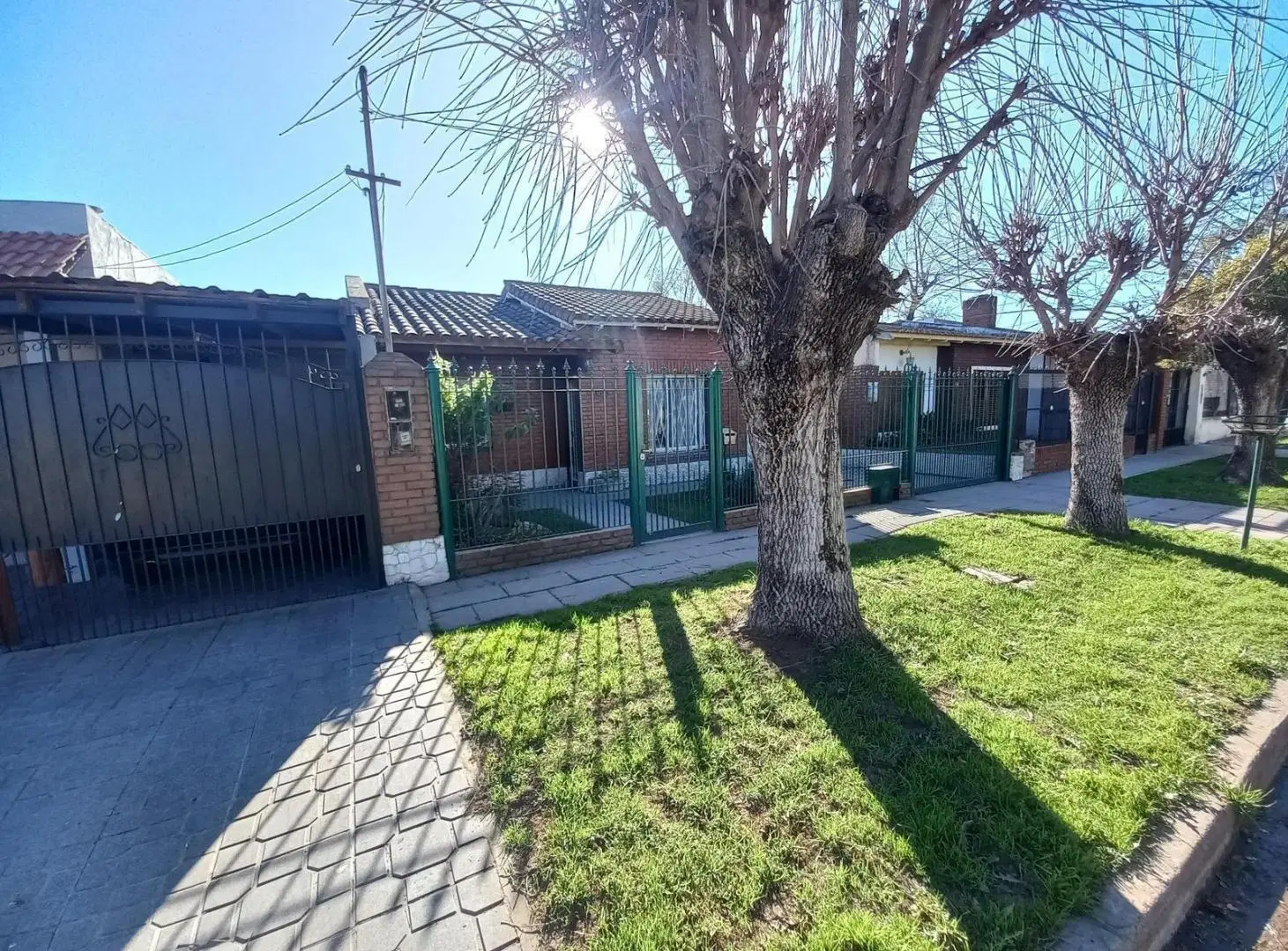 Casa en Venta - 2 Dormitorios 1 Baño Cochera - 300 mts2 - Almirante Brown,Buenos Aires 5