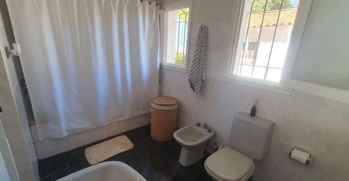 Casa en venta - 3 Dormitorios 4 Baños - Escobar 2