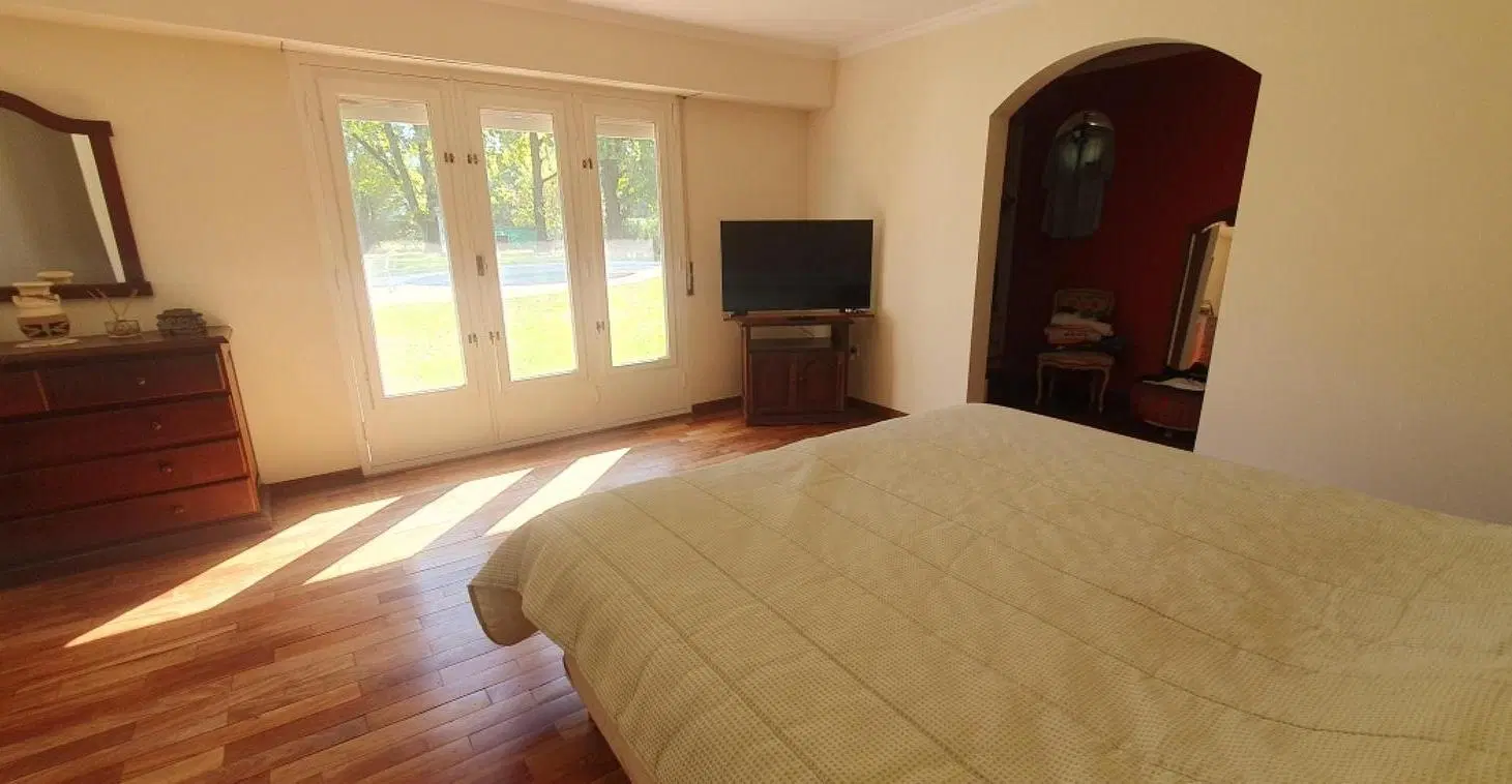 Casa en venta - 3 Dormitorios 4 Baños - Escobar 1