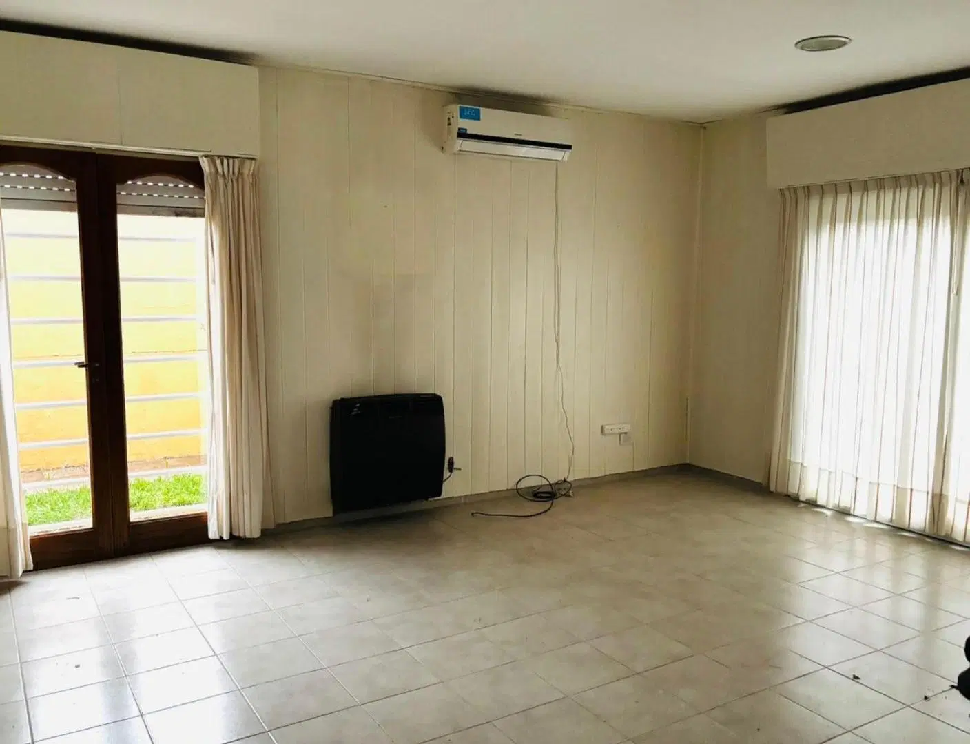 Casa en venta - 3 Dormitorios 1 Baño - Necochea 2