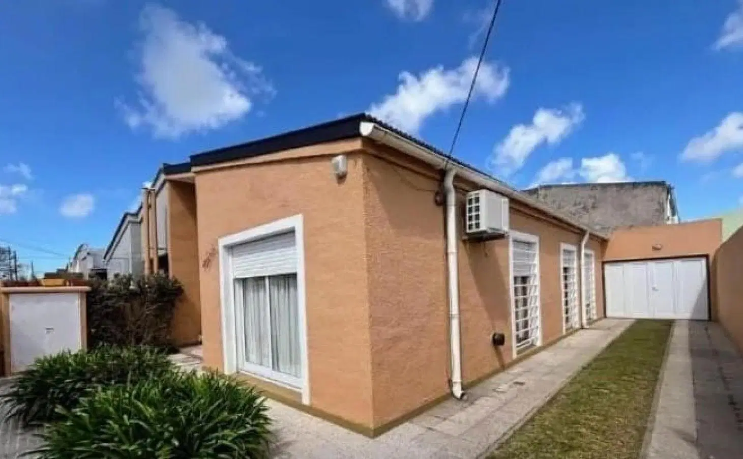 Casa en venta - 3 Dormitorios 1 Baño - Necochea 3