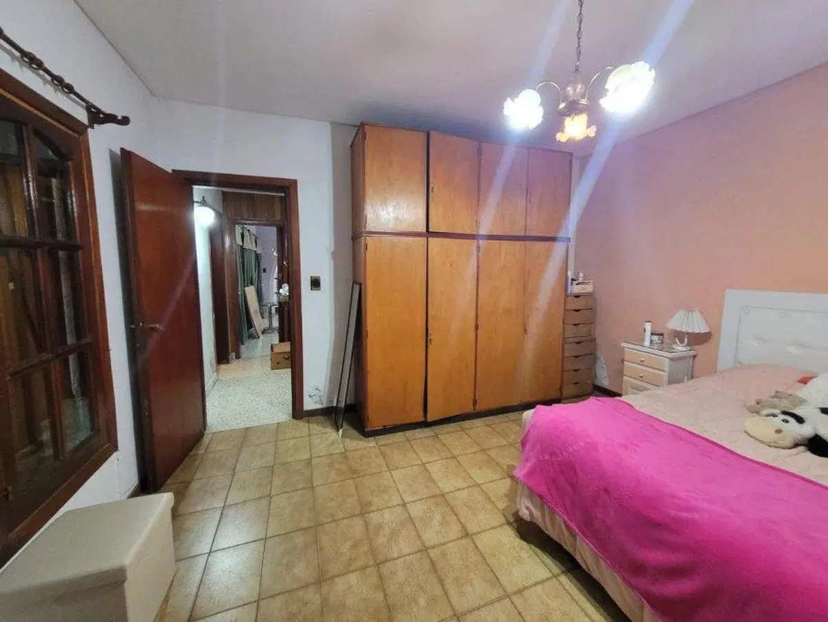 Casa en venta - 3 Dormitorios 2 Baños - Cochera - 270Mts2 - Alejandro Korn 5