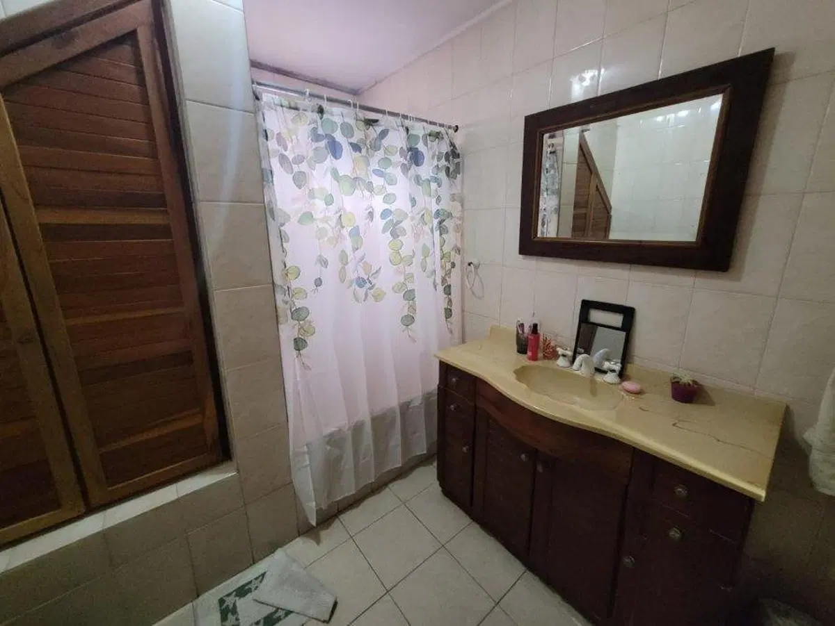 Casa en venta - 3 Dormitorios 2 Baños - Cochera - 270Mts2 - Alejandro Korn 1