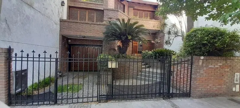 Casa en venta - 3 Dormitorios 5 Baños 1 Cochera - 300Mts2 - Villa Urquiza 3
