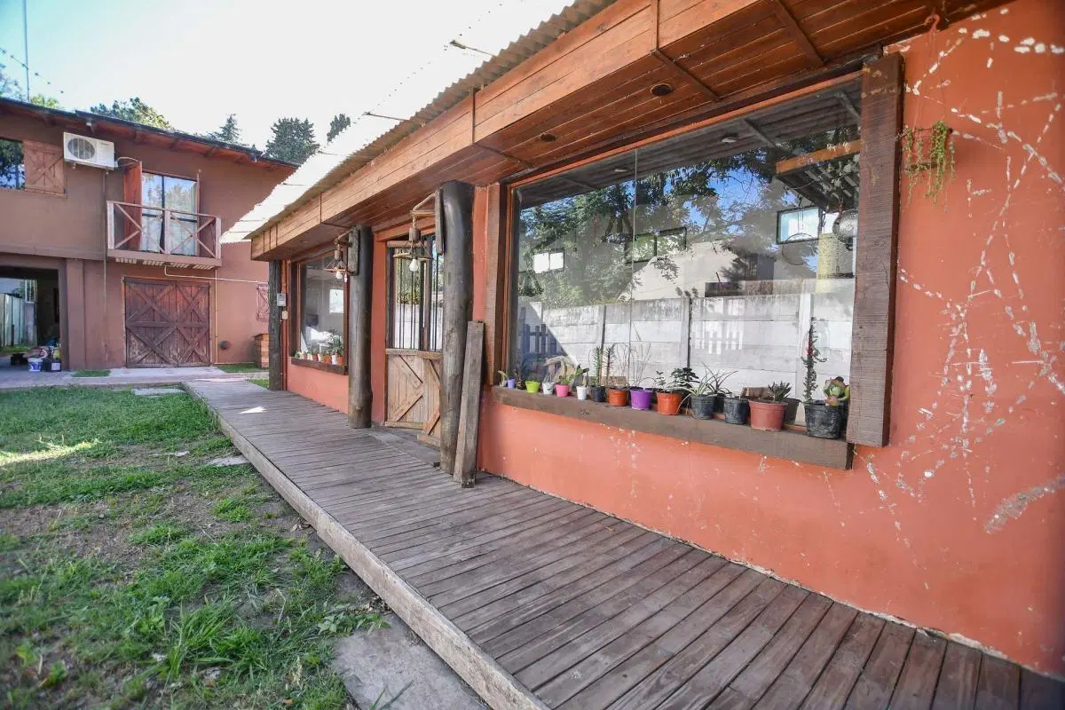 Casa en venta - 3 dormitorios 3 baños - Cochera - 416mts2 - Villa Elisa, La Plata 8