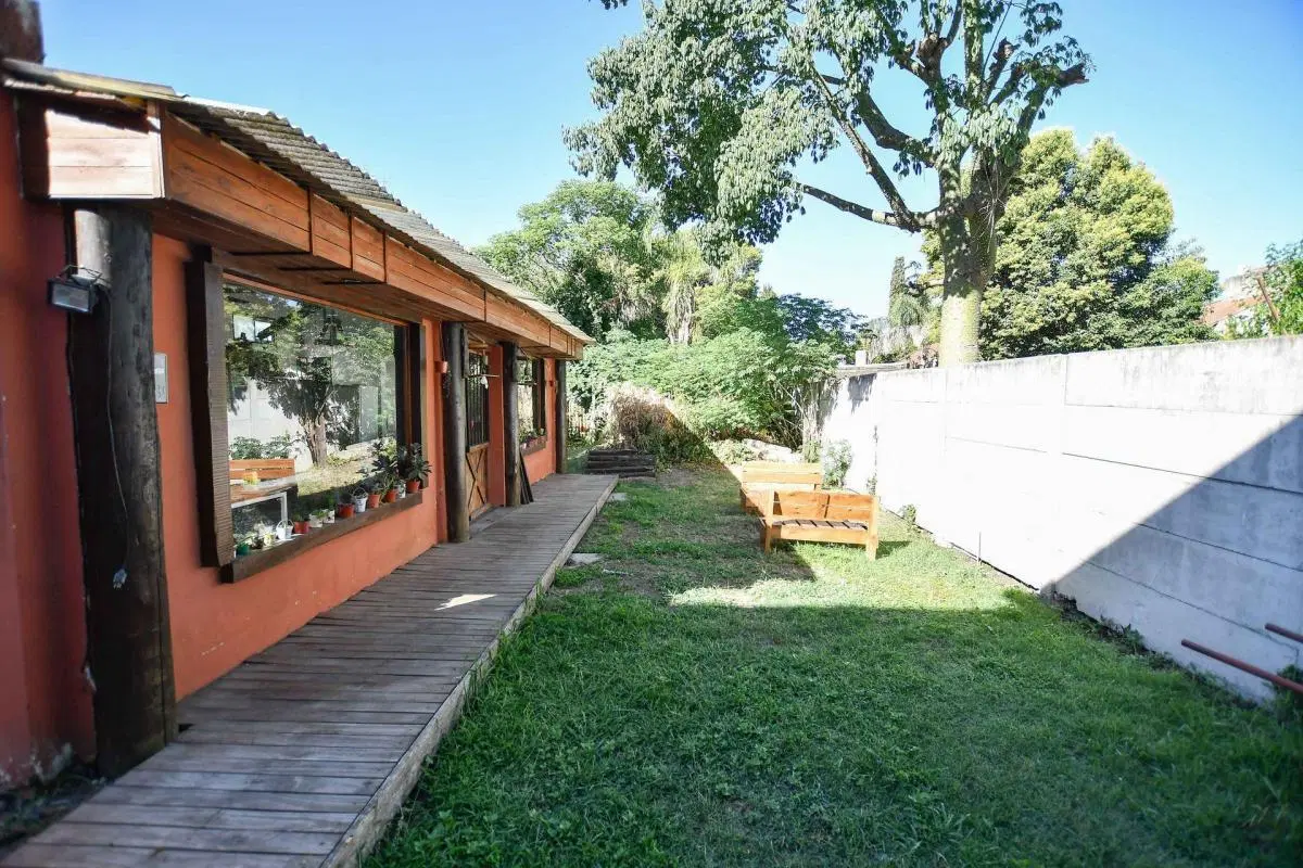 Casa en venta - 3 dormitorios 3 baños - Cochera - 416mts2 - Villa Elisa, La Plata 4