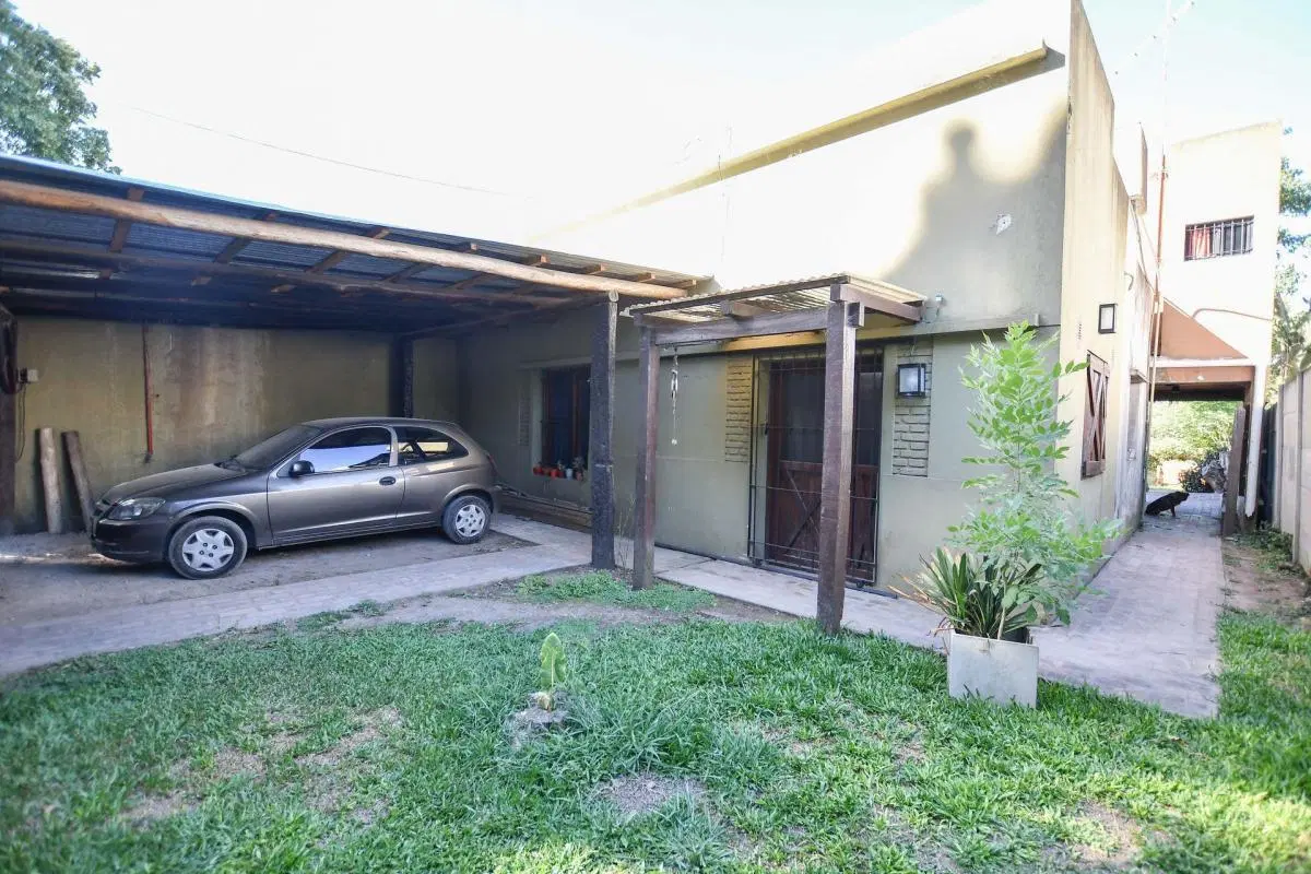 Casa en venta - 3 dormitorios 3 baños - Cochera - 416mts2 - Villa Elisa, La Plata 1