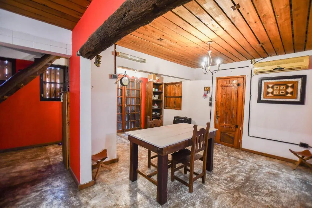 Casa en venta - 3 dormitorios 3 baños - Cochera - 416mts2 - Villa Elisa, La Plata 2