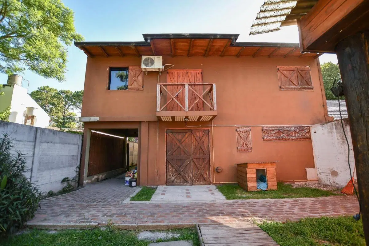 Casa en venta - 3 dormitorios 3 baños - Cochera - 416mts2 - Villa Elisa, La Plata 3