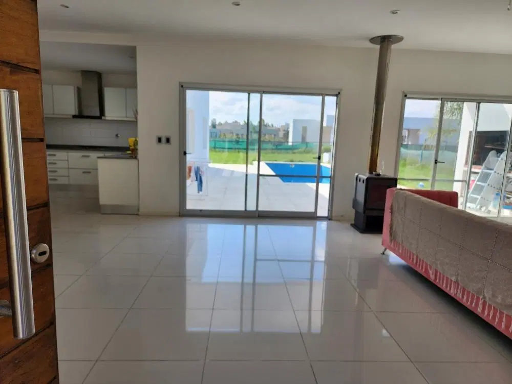 Casa en venta - 3 Dormitorios 1 Baño - 900mts2 - Ezeiza 8