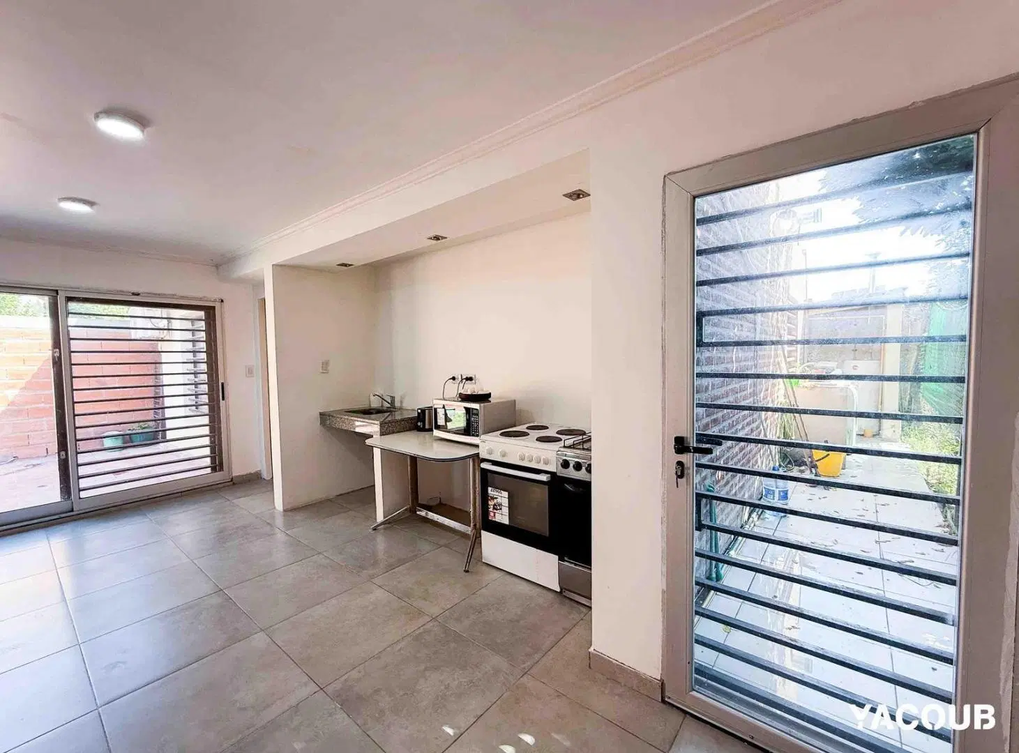 Casa en venta - 3 Dormitorios 1 Baño - Cochera - 250Mts2 - Villa Elisa 3