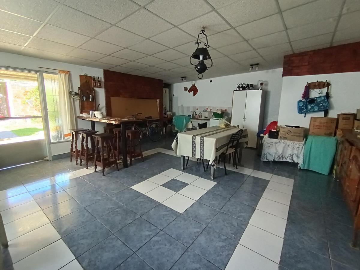 Foto de Casa en venta - 2 dormitorios 2 baños - 181mts2 - La Plata, imagen 3