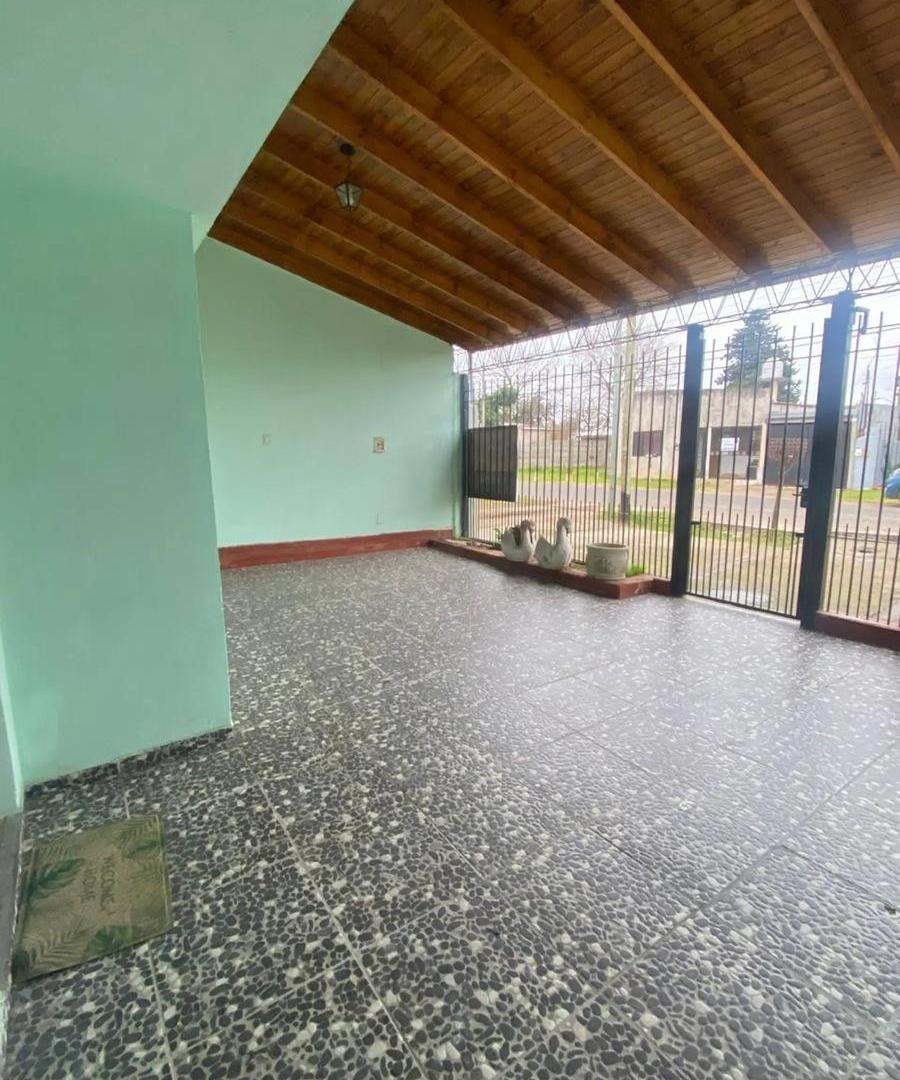 Foto de Casa en venta - 2 dormitorios 2 baños - 181mts2 - La Plata, imagen 4