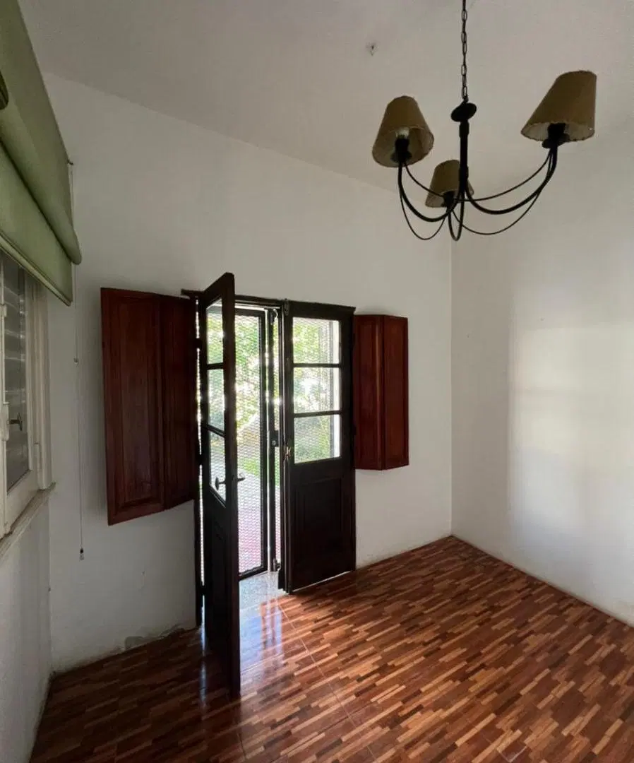 Casa en venta - 2 Dormitorios 3 Baños - Cochera - 200Mts2 - Berazategui 2