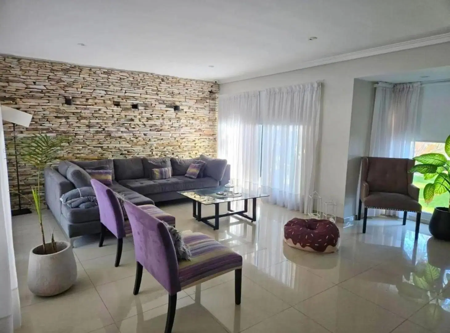 Casa en venta - 4 Dormitorios 2 Baños - Esteban Echeverría 1