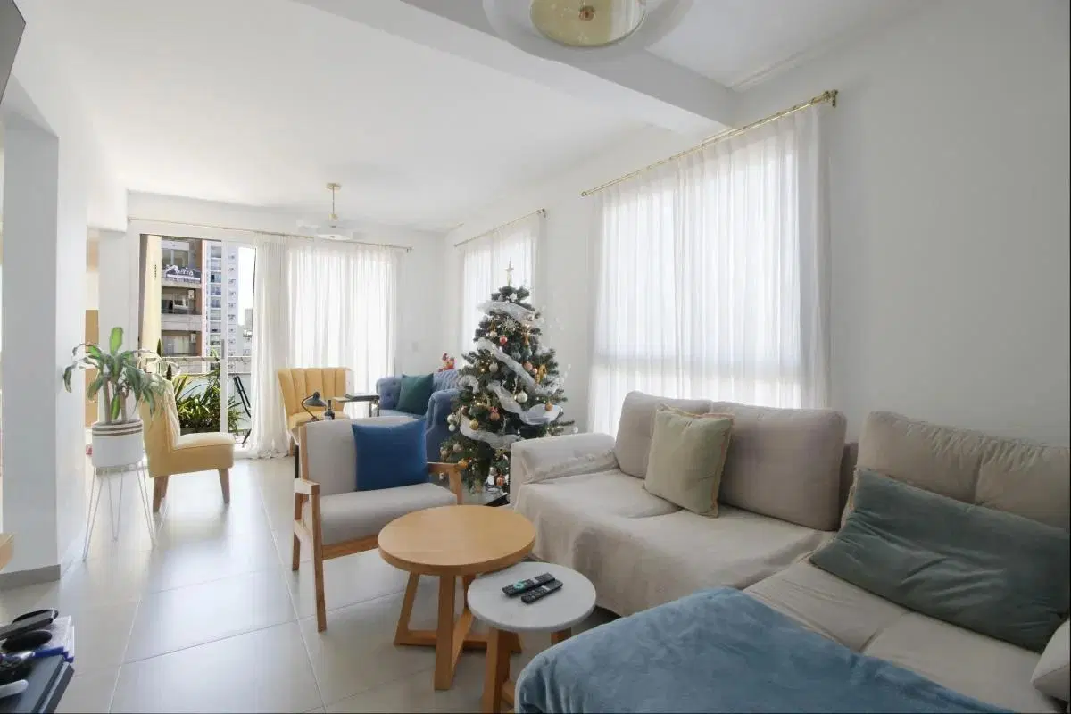 Departamento en venta - 2 Dormitorios 2 Baños - Cochera - 75Mts2 - Lomas de Zamora 2