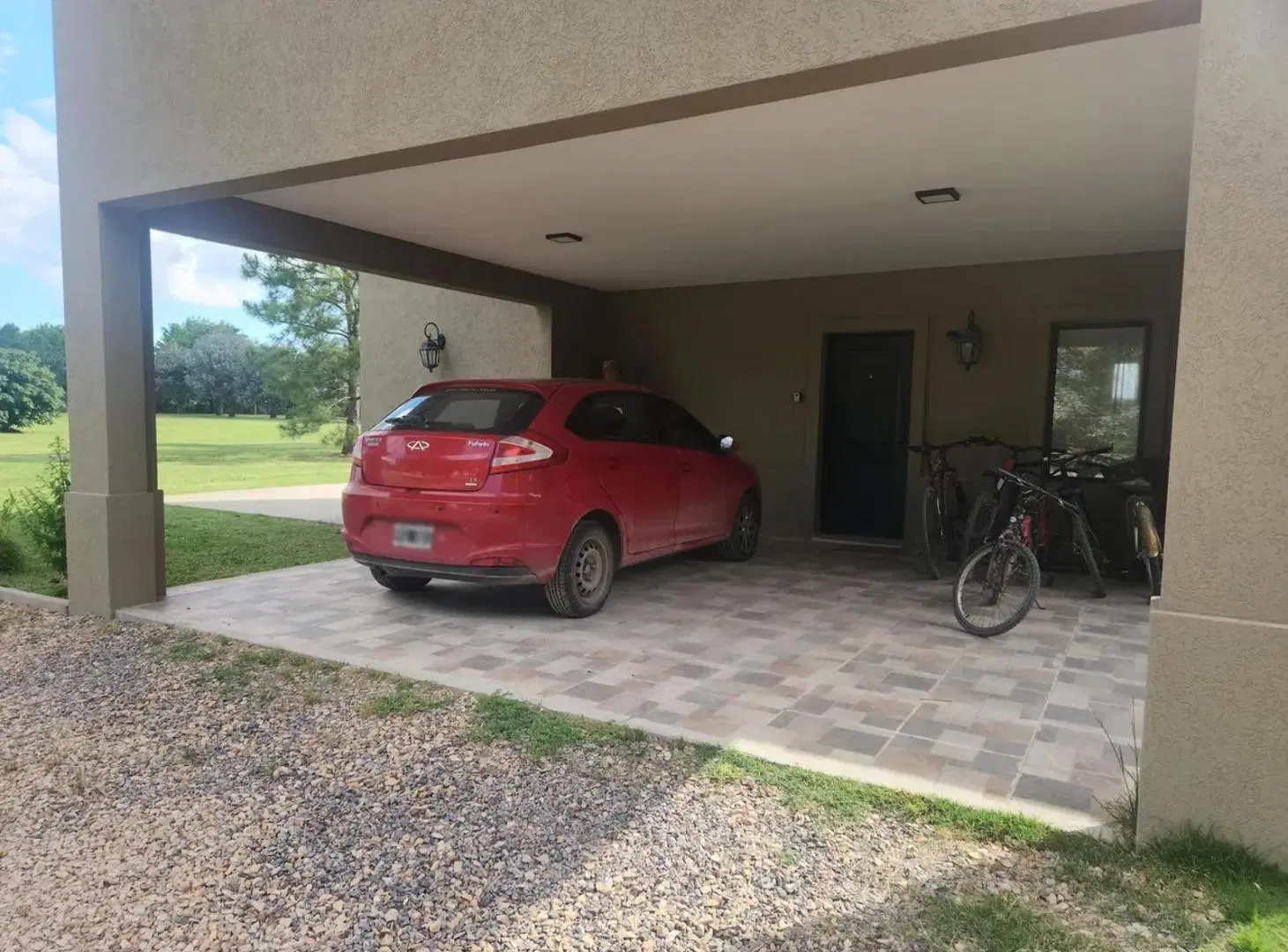 Casa en venta - 4 Dormitorios 3 Baños - Carlos Keen 2