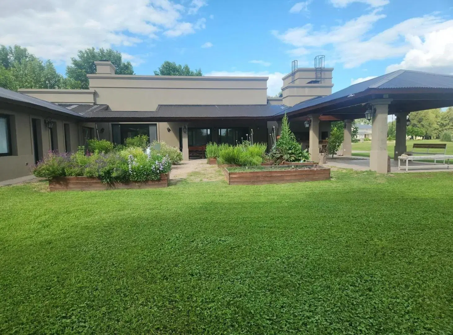 Casa en venta - 4 Dormitorios 3 Baños - Carlos Keen 5