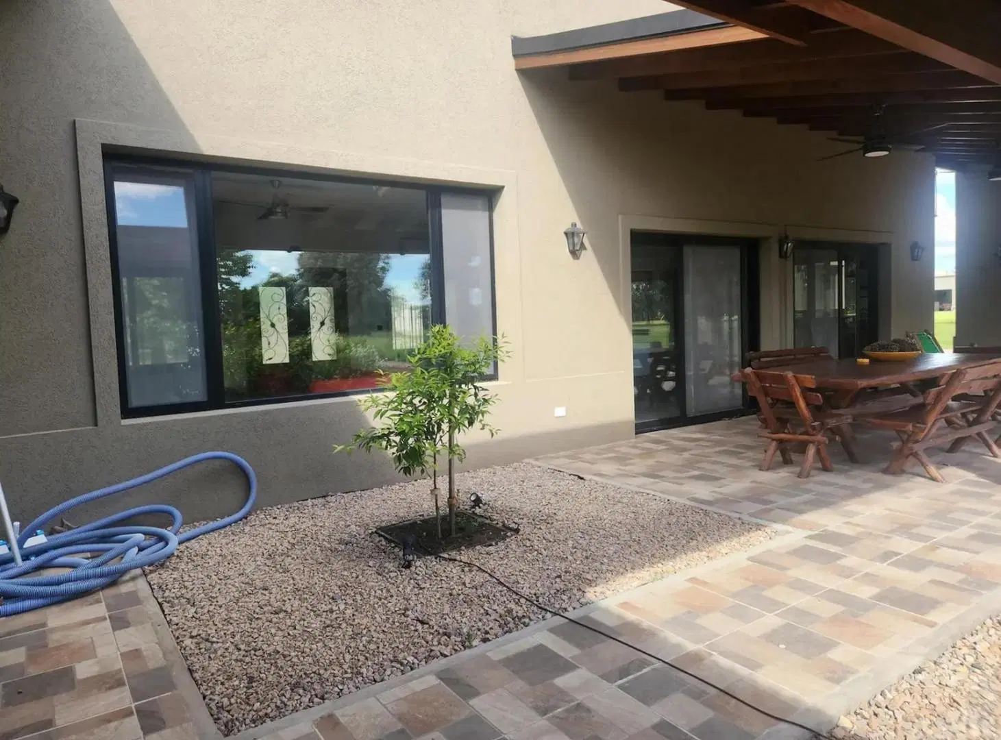 Casa en venta - 4 Dormitorios 3 Baños - Carlos Keen 4