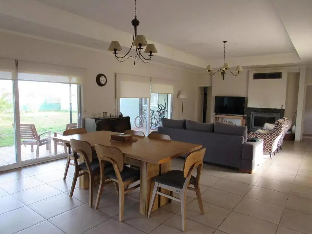Casa en venta - 3 Dormitorios 3 Baños - Cocheras - 1.094Mts2 - Chivilcoy 3