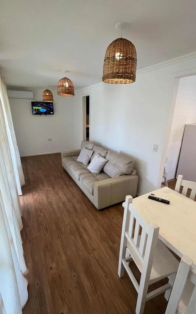 Casa en venta - 2 Dormitorios 1 Baño - Cochera - 1.000Mts2 - Ramallo 3