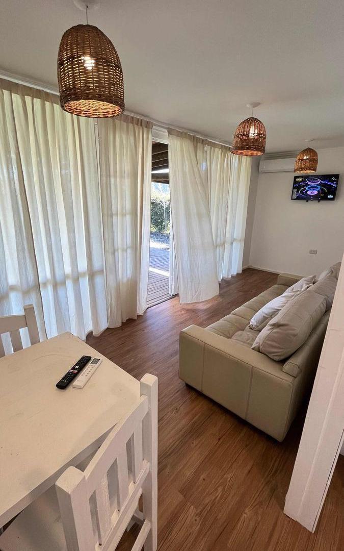 Foto de Casa en venta - 2 Dormitorios 1 Baño - Cochera - 1.000Mts2 - Ramallo, imagen 2