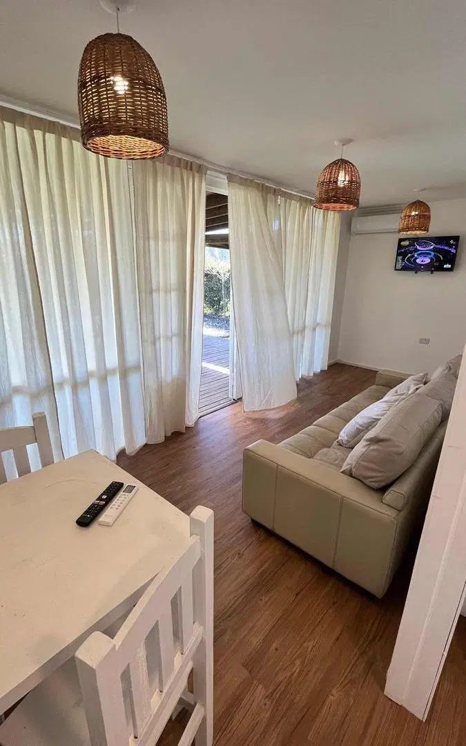 Casa en venta - 2 Dormitorios 1 Baño - Cochera - 1.000Mts2 - Ramallo 2