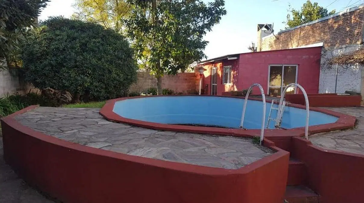 Casa en venta - 2 dormitorios 2 baños -597mts2 totales - Magdalena 5
