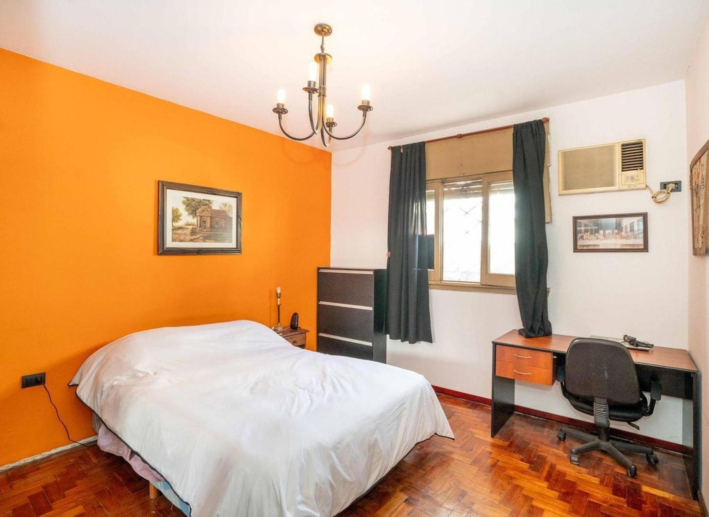Casa en venta - 3 Dormitorios 2 Baños - Liniers