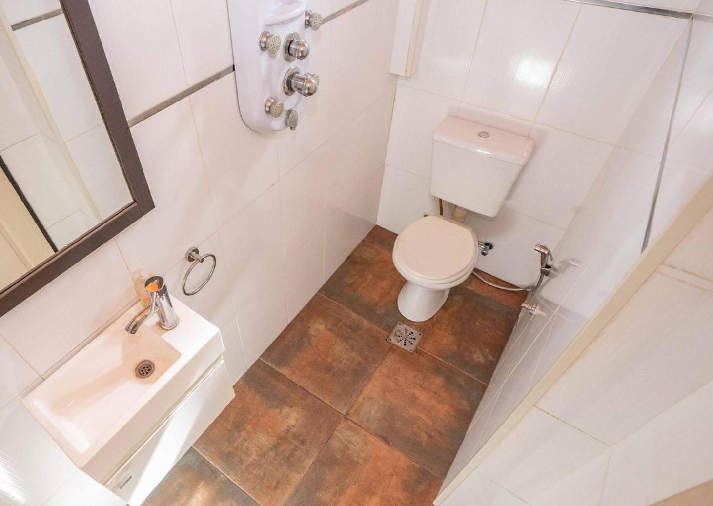 Casa en venta - 3 Dormitorios 2 Baños - Liniers