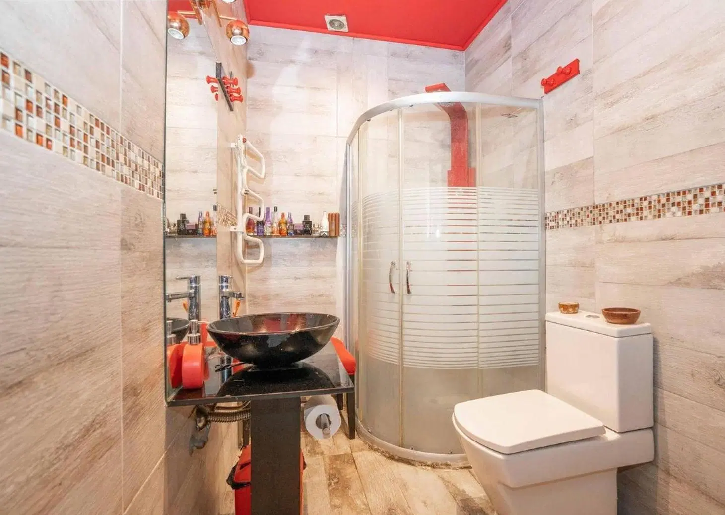 Casa en venta - 3 Dormitorios 2 Baños - Liniers 8